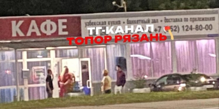 Рязанцы избили женщину около кафе