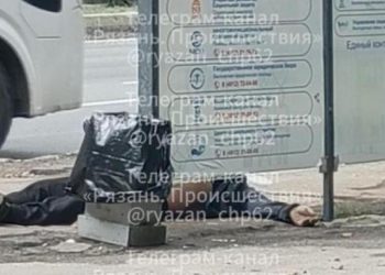 Человек без сознания обнаружен на остановке в Рязани