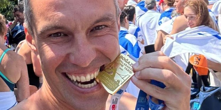 Рязанский предприниматель Дмитрий Хадиков переплыл пролив Босфор Рязанский предприниматель Дмитрий Хадиков переплыл пролив Босфор