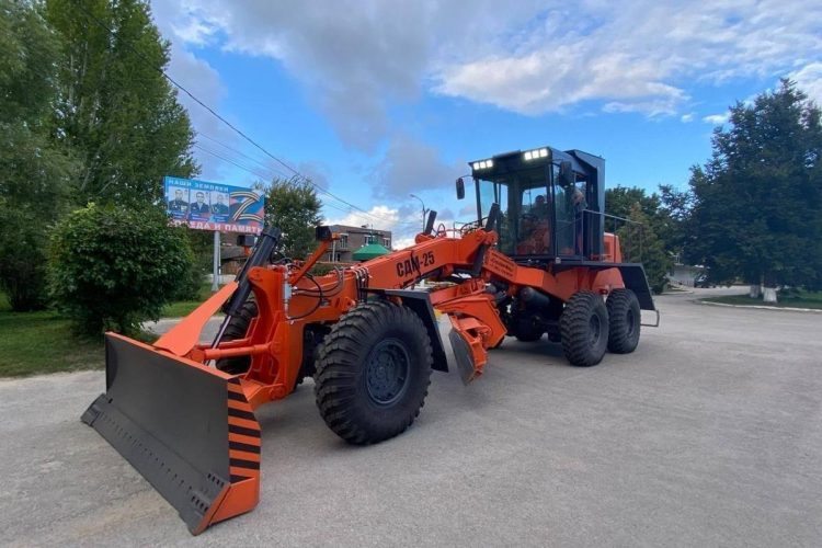 В рязанский Скопин доставили новый экскаватор‑погрузчик