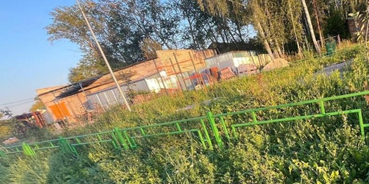 В Скопинском районе местные жители обратили внимание властей на состояние детской площадки