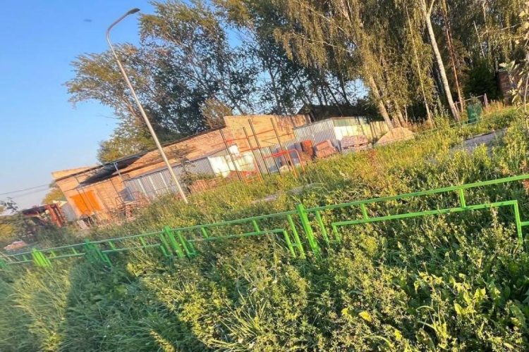 В Скопинском районе местные жители обратили внимание властей на состояние детской площадки