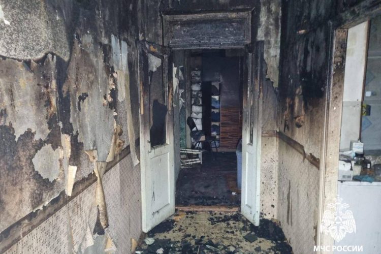 В Михайловском районе в местной многоэтажке горела квартира