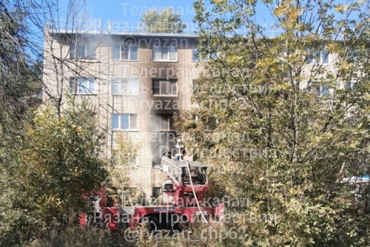 На улице Энгельса в многоэтажке произошел пожар