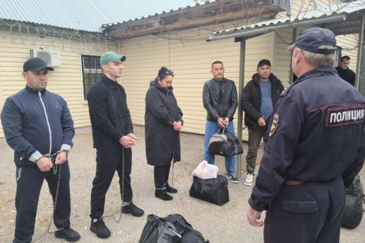 Рязанские полицейские депортировали из России 12 мигрантов-нарушителей