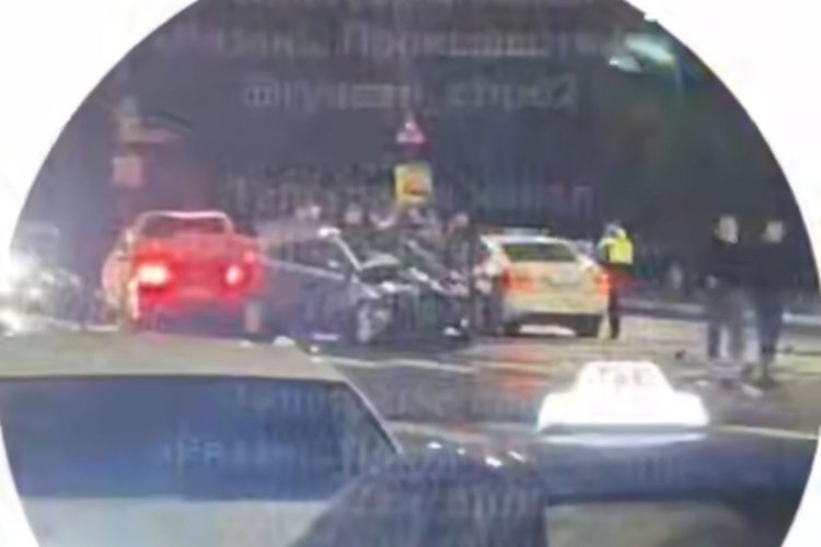 В центре Рязани столкнулись 4 легковушки