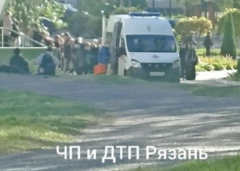 У рязанской школы №33 заметили автомобиль скорой помощи У рязанской школы №33 заметили автомобиль скорой помощи