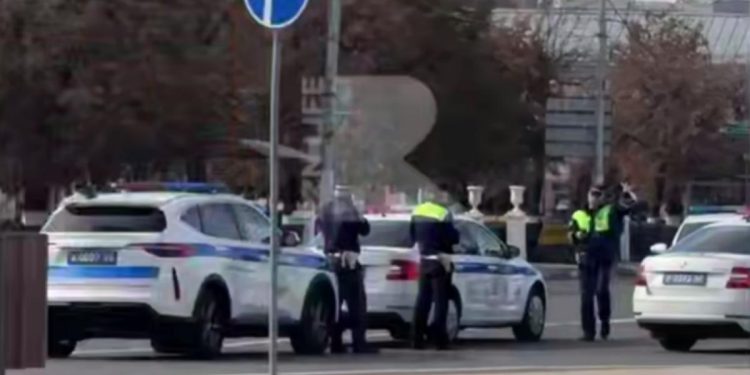 На рязанской улице Ленина засняли скопление полицейских машин