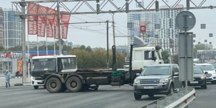 Около рязанского ТРЦ «Премьер» произошло ДТП