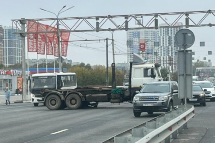 Около рязанского ТРЦ "Премьер" произошло ДТП