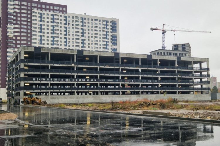 В районе рязанского ТРЦ "Премьер" построили многоуровневую парковку