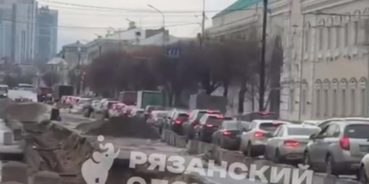 На рязанской улице Соборной образовалась крупная пробка