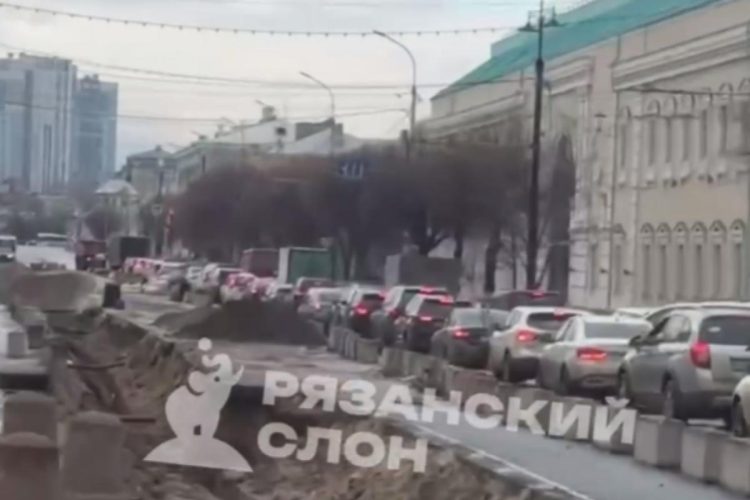 На рязанской улице Соборной образовалась крупная пробка