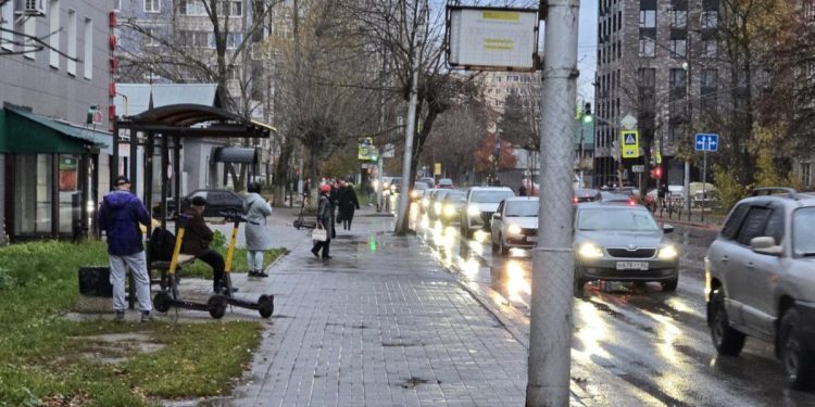 Рязанские водители пожаловались на пробки после открытия двустороннего движения на улице Новой Рязанские водители пожаловались на пробки после открытия двустороннего движения на улице Новой