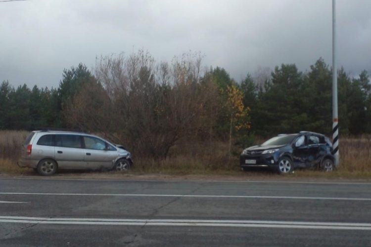 В Клепиковском районе столкнулись два легковых автомобиля