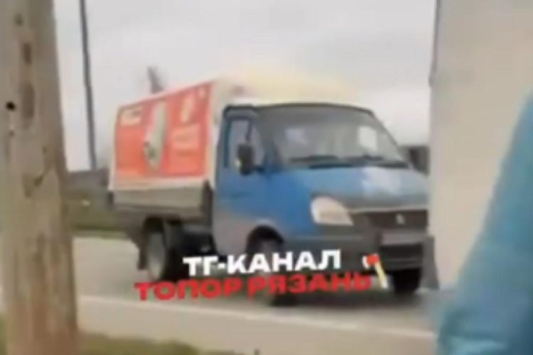 Около рязанского ТРЦ "Марко Молл" столкнулись две ГАЗели