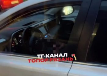 Рязанцы засняли мастурбирующего в пробке водителя Рязанцы засняли мастурбирующего в пробке водителя