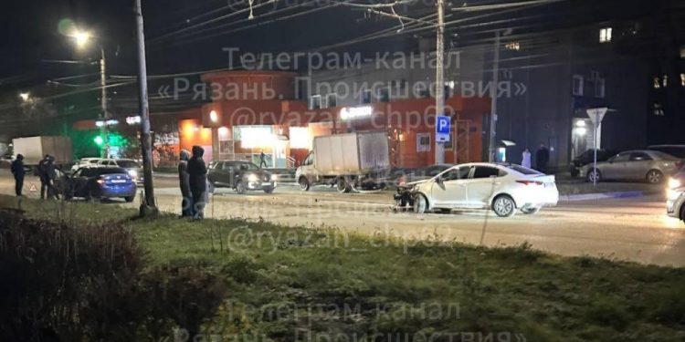 На улице Крупской столкнулись две легковушки