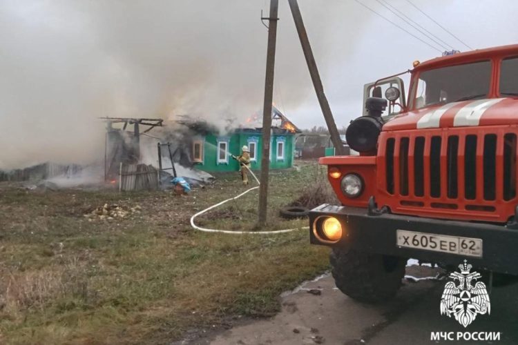Причиной пожара в доме в Сараевском районе стало неосторожное обращение с огнем при курении