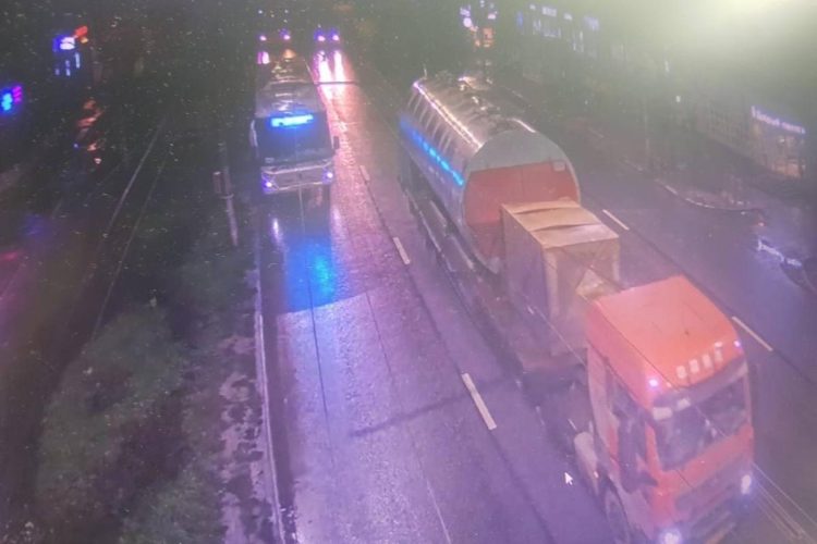 Контактную сеть в центре Рязани повредил грузовик