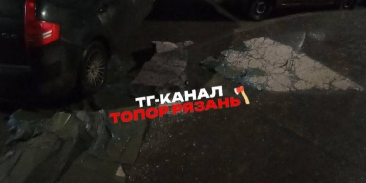 С фасада рязанской многоэтажки отвалилась часть облицовки С фасада рязанской многоэтажки отвалилась часть облицовки