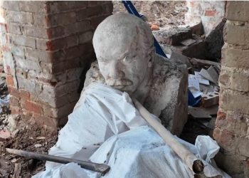 При реставрации «резного домика» в Рязани обнаружили бюст Ленина