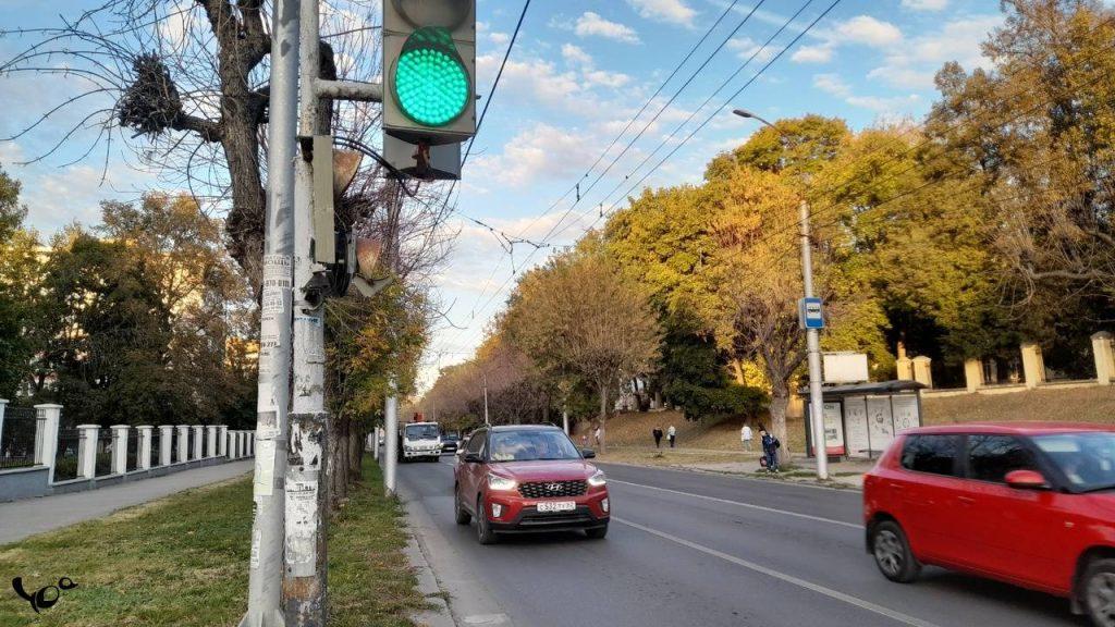 Около рязанской поликлиники №4 неизвестные испортили светофор