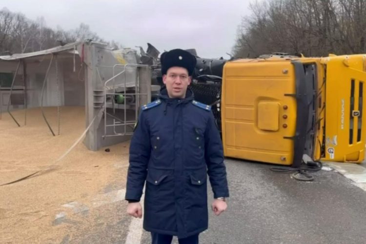 Причиной смертельного ДТП в Михайловском районе стал уснувший за рулем грузовика водитель