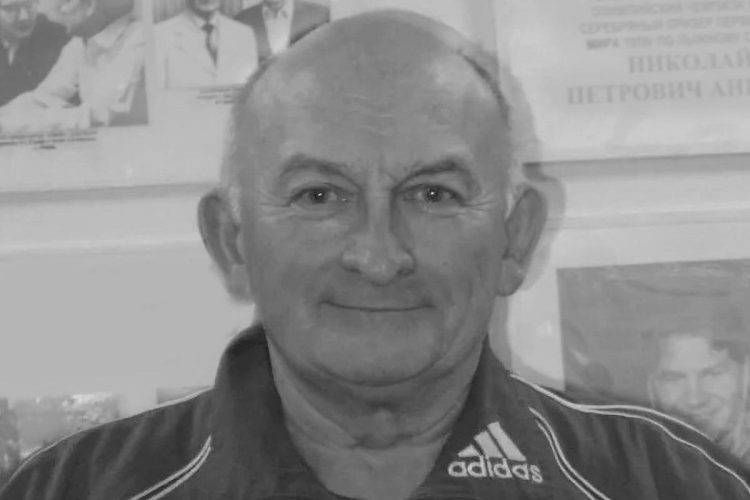 В возрасте 76 лет умер рязанский тренер Юрий Манакин