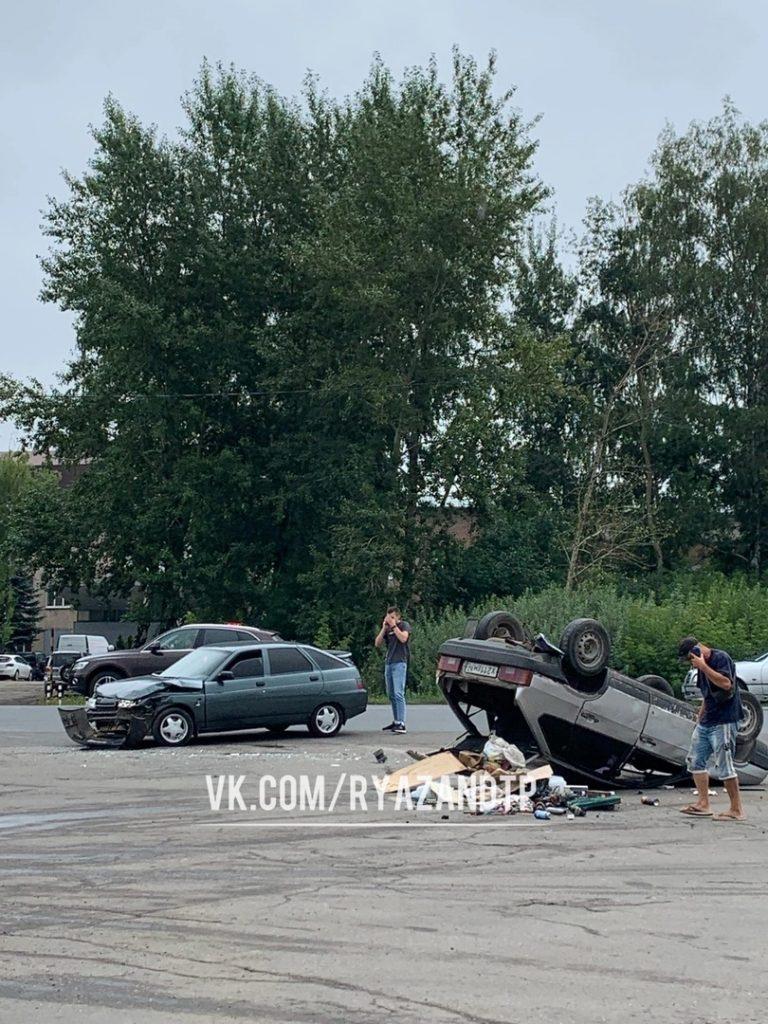 В ДТП на окраине Рязани с двумя автомобилями "ВАЗ" никто не пострадал