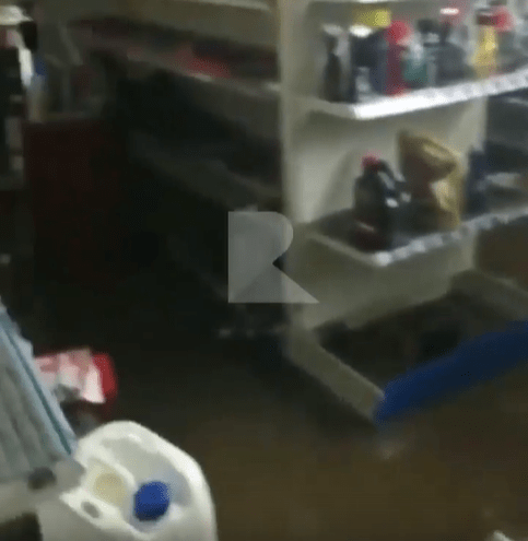 Затопленный рязанский магазин "Драйвер" засняли на видео