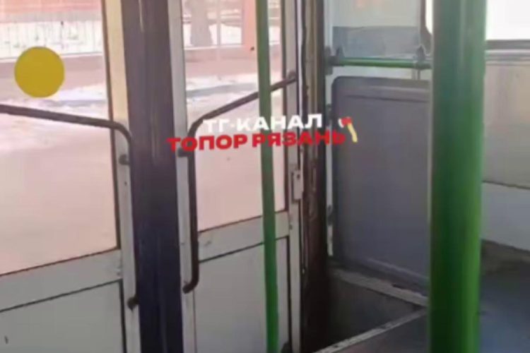 Рязанцы пожаловались на холодные салоны в троллейбусах №3