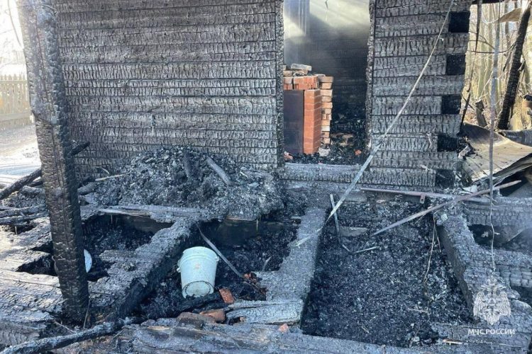 В Захаровском районе горела хозпостройка