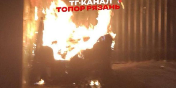 На улице Затинной из-за петарды произошел пожар