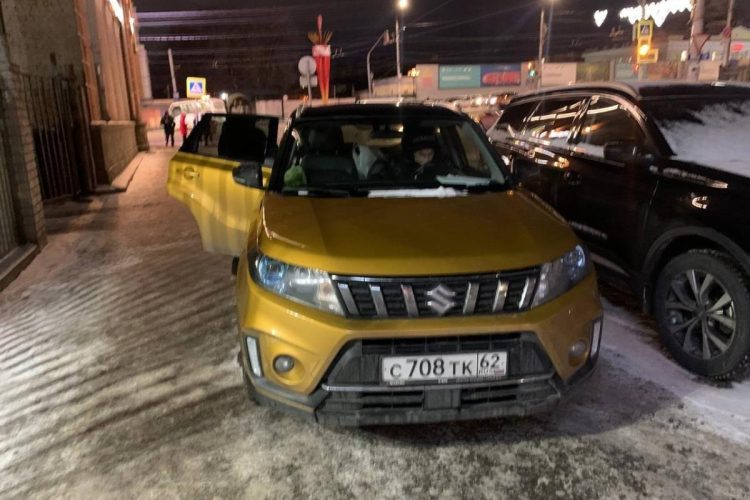 Рязанцы сообщили о заехавшем на тротуар водителе