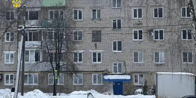 Наледь рухнула в Касимове на девочку