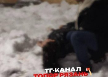 В Рязани ледяная глыба травмировала девушку