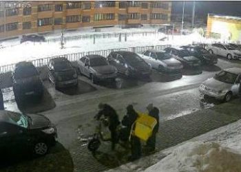 Подростки в Дядьково похитили транспорт у курьера