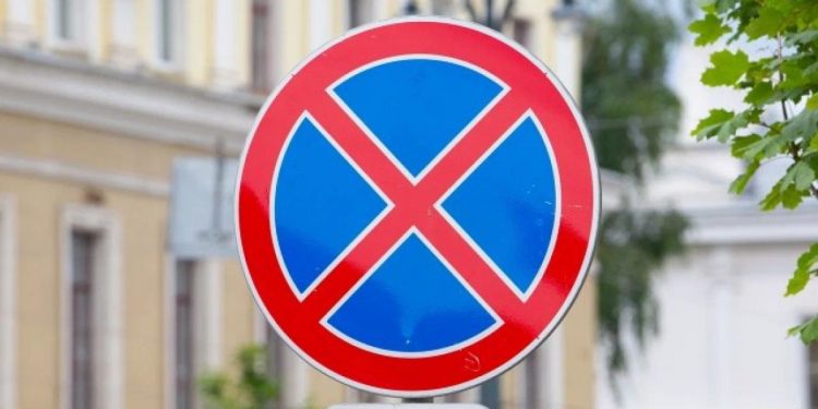 Рязанцев предупредили о запрете стоянки и остановки машин на улице 1-ый Мопровский тупик