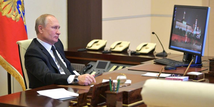 Путин планирует баллотироваться на новый президентский срок Путин планирует баллотироваться на новый президентский срок