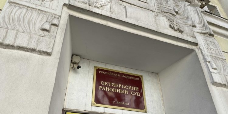 В Рязани за публичное мероприятие задержана представитель СМИ