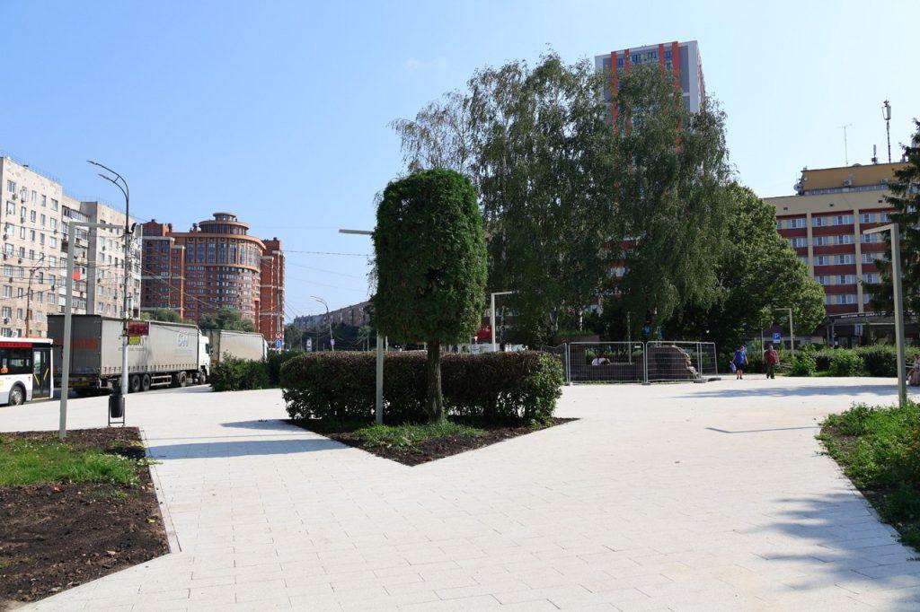 Мэр Рязани Виталий Артемов осмотрел ход работ по возведению стелы "Город трудовой доблести"