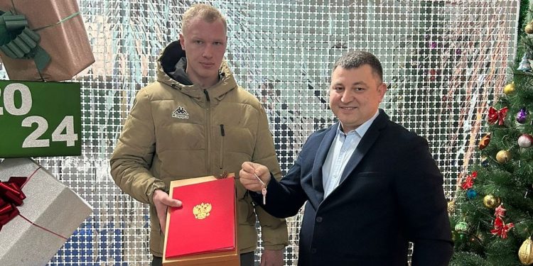 Участнику спецоперации из Сараевского района вручили ключи от квартиры