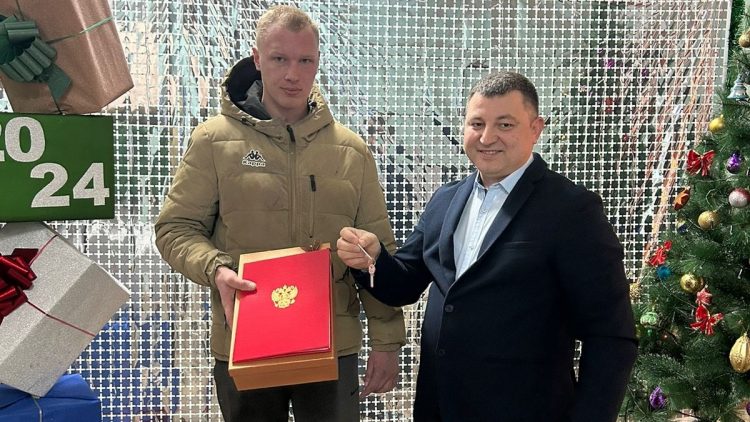 Участнику спецоперации из Сараевского района вручили ключи от квартиры