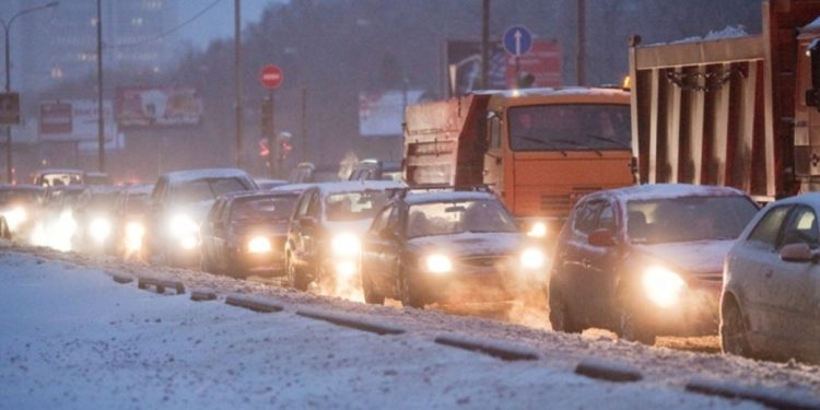 Из-за сильного снегопада на рязанских дорогах 20 ноября образовались 10-балльные пробки Из-за сильного снегопада на рязанских дорогах 20 ноября образовались 10-балльные пробки