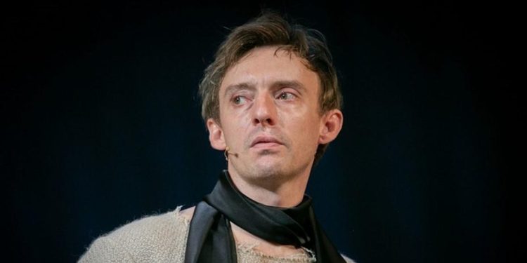 В Санкт-Петербурге 40-летнего актера из Скопина Илью Деля ранила ножом его 26-летняя возлюбленная