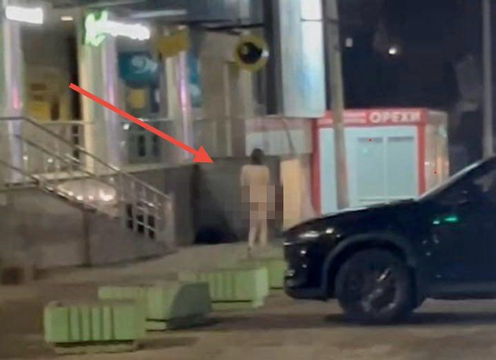 В центре Рязани засняли обнаженного мужчину