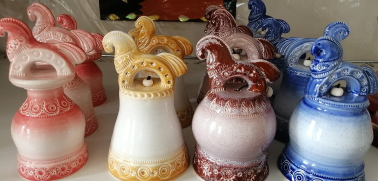 Скопинские гончары создали керамические фигурки лошадок к Новому году