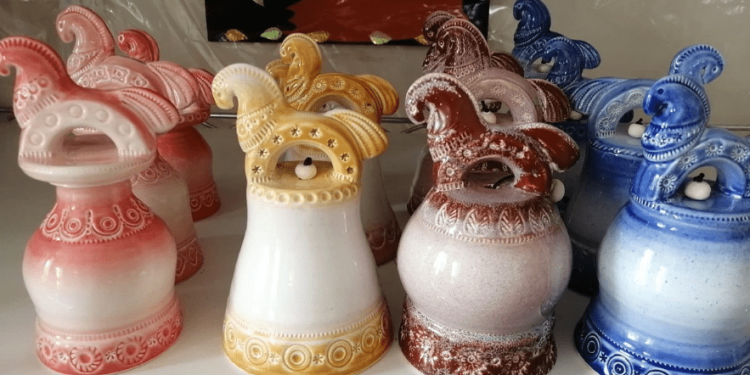 Скопинские гончары создали керамические фигурки лошадок к Новому году