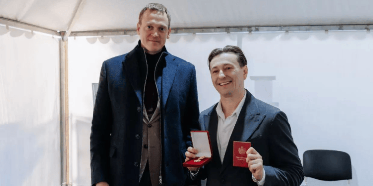 Малков вручил актеру Безрукову почетный знак «За заслуги перед Рязанской областью» Малков вручил актеру Безрукову почетный знак «За заслуги перед Рязанской областью»